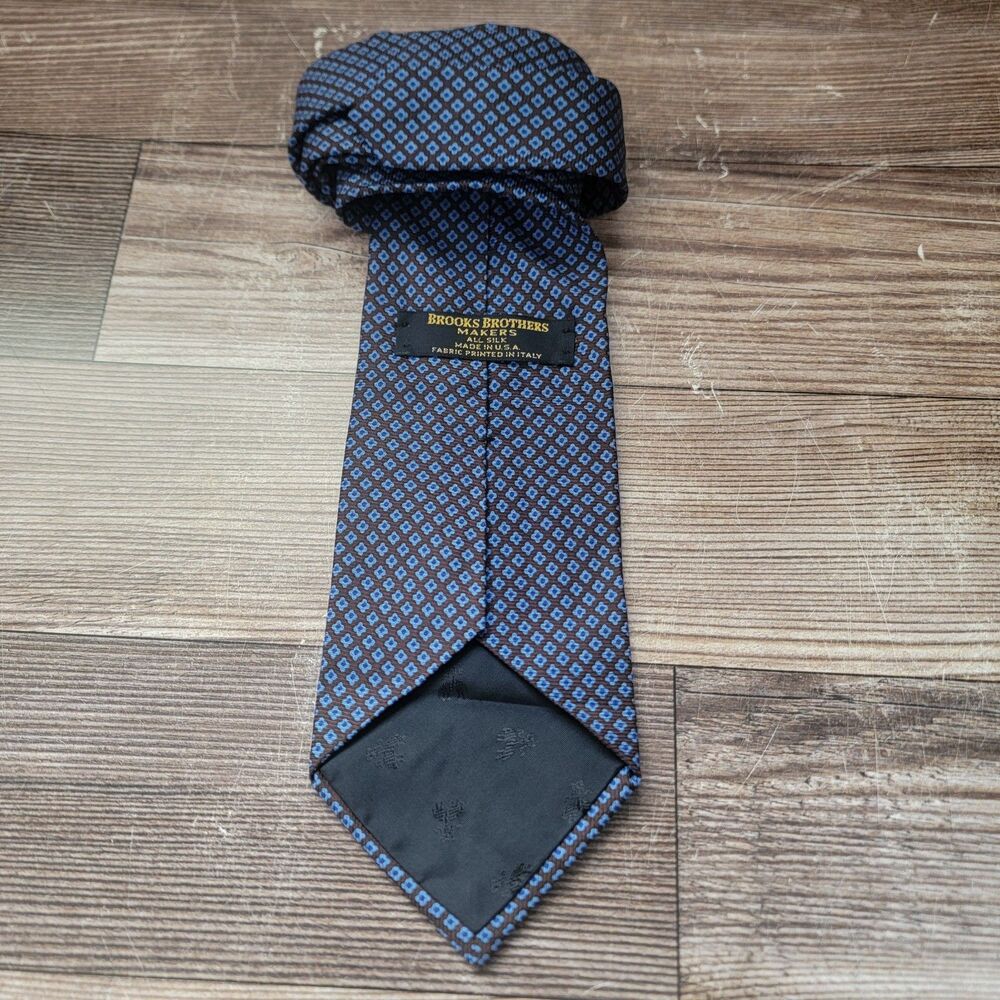 Brooks Brothers Makers Tie Blue Silk Geometric Necktie Made USA W-3.75" x L57.5"